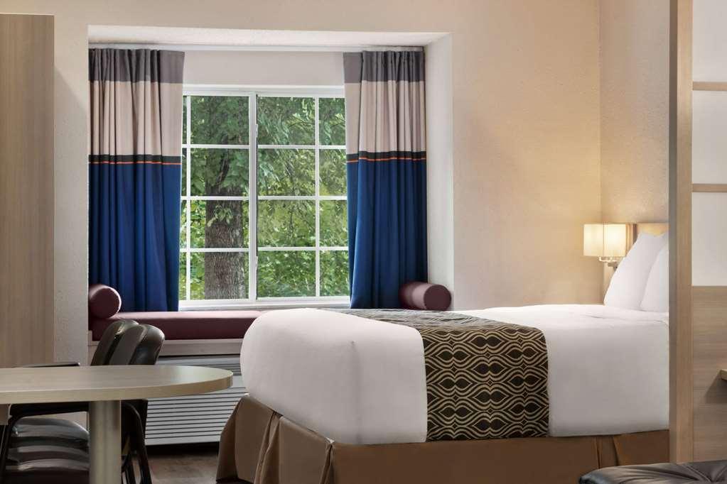 Microtel Inn & Suites By Wyndham Florence/Cincinnati Airpo Room photo