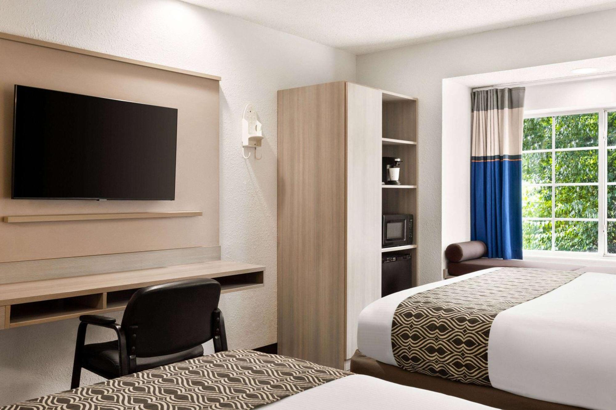 Microtel Inn & Suites By Wyndham Florence/Cincinnati Airpo Exterior photo